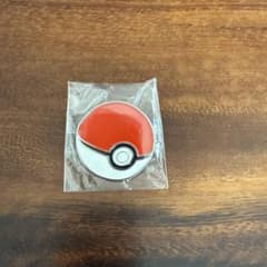 ポケモン モンスターボールピンバッジ - メルカリ