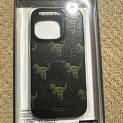 COACH 本革 恐竜柄 iPhone 14 Pro ケースのサムネイル