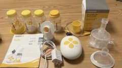 Medela Solo 電動搾乳機 4本ボトル・替えフランジ付きのサムネイル