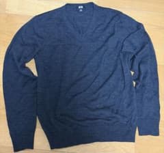UNIQLO メリノVネックセーター XS ダークグレーのサムネイル