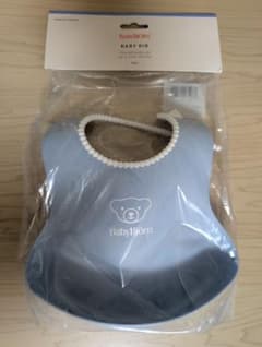 BABYBJORN パウダーブルー 新品　スタイ　ベビービョルン 食事エプロンのサムネイル