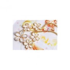 可愛いフラワー デイジー モチーフのビジューネックレス (デイジー)のサムネイル