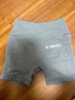 値下げ！！グレー レギンス Mサイズ BE YOURSELFのサムネイル