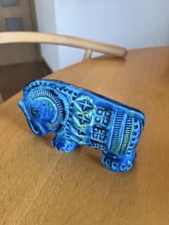 青色の象の陶器のサムネイル