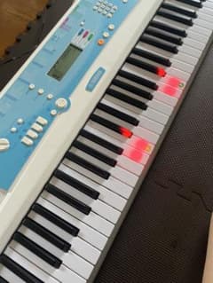 超激安！動作OK】YAMAHA電子キーボード EZ-J220 光る鍵盤 61鍵 - メルカリ