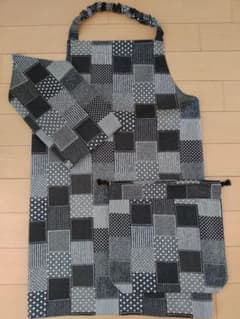 ☆140前後エプロン3点セット パッチワーク風モノトーン - メルカリ