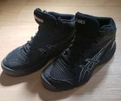 アシックスのバスケットシューズになります。のサムネイル