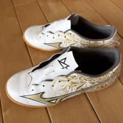 MIZUNO フットサルシューズ ホワイト ゴールドのサムネイル