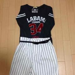 ロゴ入り グレーTシャツのサムネイル