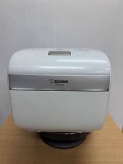 象印ZOJIRUSHI NW-KB10圧力IH炊飯ジャー5.5合炊き2020年製 - メルカリ