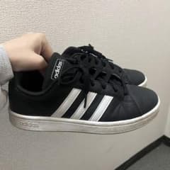 adidas スニーカーのサムネイル