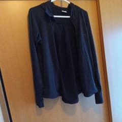 【中古美品・サイズM】ラッシュガード黒色/フード付きのサムネイル