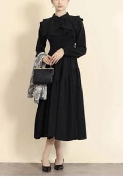 新品ヤマダヤ FENNELフリルティアードロングスリーブワンピース黒 素敵