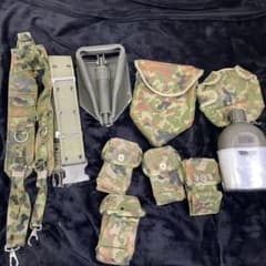 ミリタリーグッズ　戦闘セット(サスペンダー、弾のう破損あり)のサムネイル