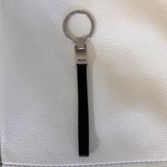 PRADA プラダ サフィアーノレザー キーリング ストラップ 黒 シルバー