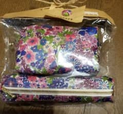 【新品未開封】LIBERTY ポーチ、ペンケース、ティッシュケースのセットのサムネイル