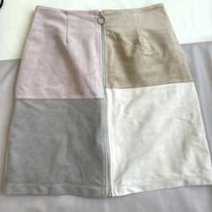 ミニスカートのサムネイル