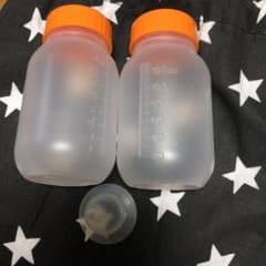 子猫 哺乳瓶のサムネイル