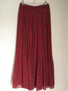 【新品】ユニクロ シフォンプリーツスカート 赤・小花柄 Sのサムネイル