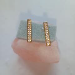 ゴールドカラーノンホール イヤリング美品シンプルデザイン