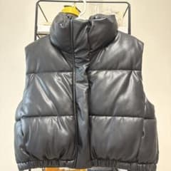 ZARA フェイクレザー ダウンベスト ブラック Mのサムネイル