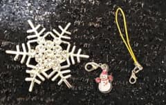 雪の結晶ブローチ&雪だるまチャーム+ストラップ　銀色のサムネイル