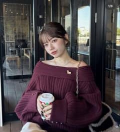 ロワンニュイ　loin nuit off shoulder rib knit