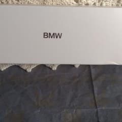 BMWのグレーのストラップのサムネイル