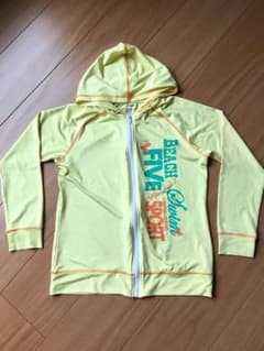 140 黄色 ラッシュガードのサムネイル