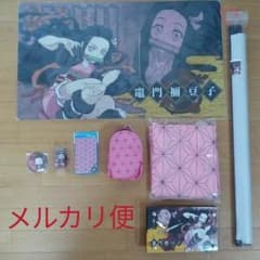 鬼滅の刃　鬼滅ノ刃　禰豆子　マット　タペストリー　スタンドクロック 缶バッジ