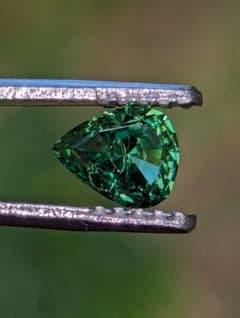 天然グリーンガーネット 約0.9ct トリリアントカット ツァボライトタイプ 天然グリーンガーネット 約0.9ct トリリアントカット ツァボライト