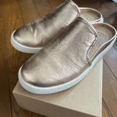 UGG スリッポン　23 シューズ　ピンクゴールドのサムネイル