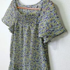 earth music&ecology　花柄トップスのサムネイル
