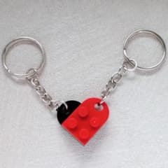 【黒×赤】レゴ風ブロックハートキーホルダー♡イニシャル無verのサムネイル