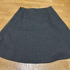 INDIVI フレアスカートグレー未使用のサムネイル
