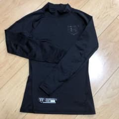 美品♡アンダーアーマー アンダーシャツ  黒  140cmのサムネイル