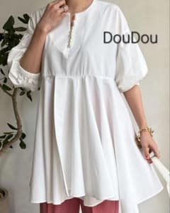 DouDou 7分袖パールスキッパーチュニックブラウス 白 ドゥドゥ - メルカリ