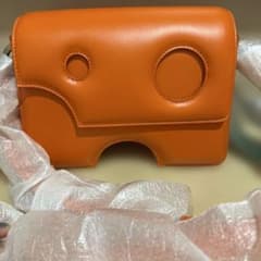 OFF-WHITEオレンジ レザー ショルダーバッグ カメラ型 - メルカリ