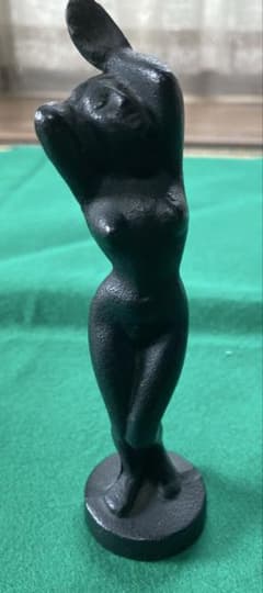 昭和レトロな南部鉄器（鋳物）の裸婦像（女性像）のサムネイル