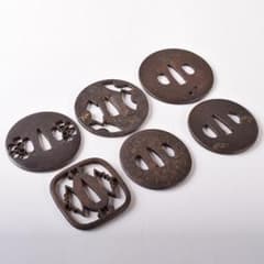 武具　刀装具　古鉄　鍔　塗金　在銘など　6点まとめて　M　8251 武具 刀装具 古鉄 鍔 塗金 在銘など 6点まとめて M 8251 - メルカリ