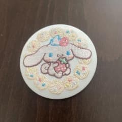 シナモロール 缶バッジ 刺繍風のサムネイル