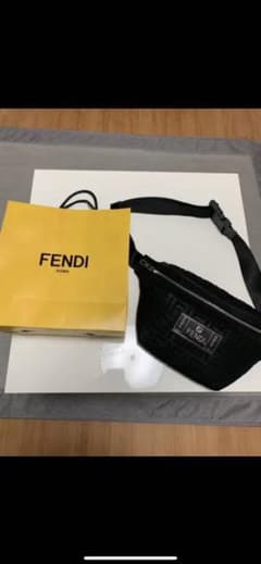 FENDI ボディーバッグのサムネイル