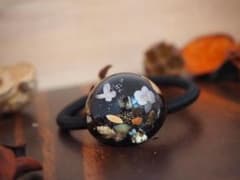 ハンドメイド レジン ヘアゴム 蝶 花のサムネイル
