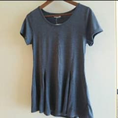 タグ付き・未使用グレーペプラムTシャツ♪のサムネイル