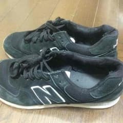 new balanceのサムネイル