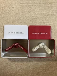 DEAN &DELUCA ❤︎ レッド、ホワイト缶セット　リボン付きのサムネイル