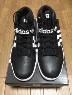 新品未使用タグ付き！ adidas スニーカーのサムネイル