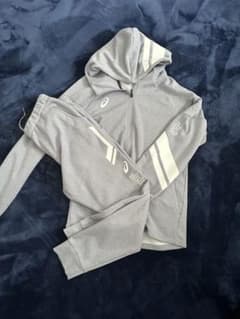 ASICS グレー セットアップ ランニングジャージ テック - メルカリ