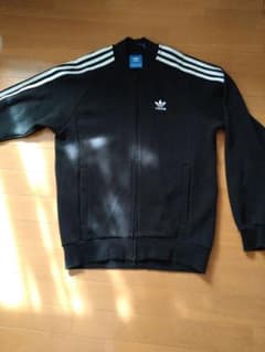 adidas ジャケット 黒 三本線デザインのサムネイル
