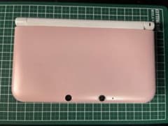 Nintendo 3DS LL 本体 ピンク×ホワイト 充電器付きのサムネイル
